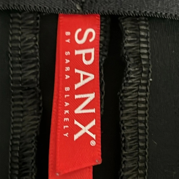 SPANX Ankle Piped Skinny Perfect Pants in Classic Black - Size Medium - Picture 5 of 9